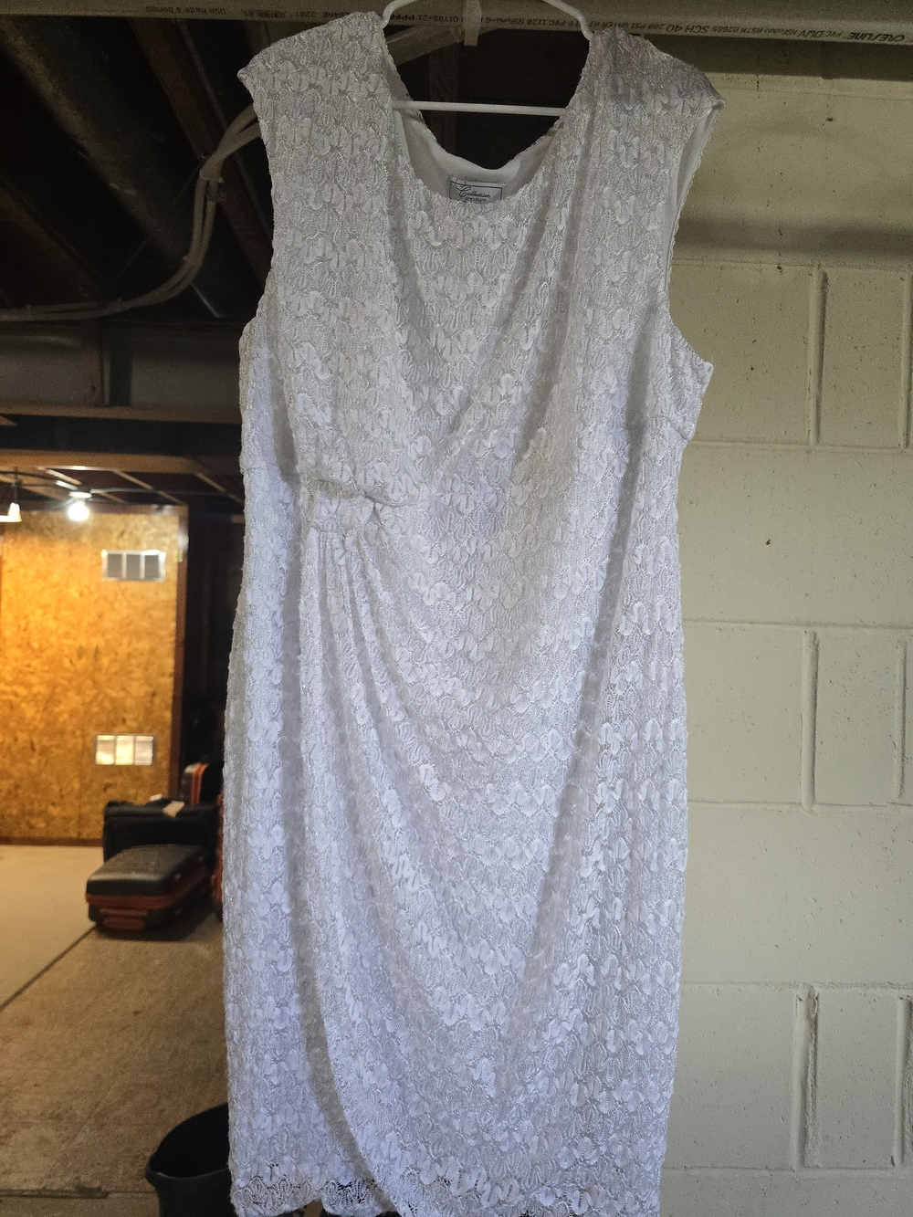 dressbarn White Lace Sleeveless Sheath Dress